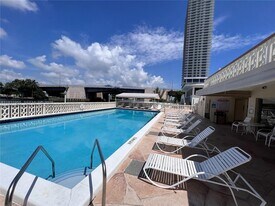1817 S Ocean Dr in Hallandale Beach, FL - Building Photo