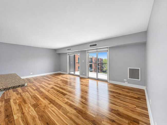 1615 E Central Rd in Arlington Heights, IL - Building Photo - Building Photo