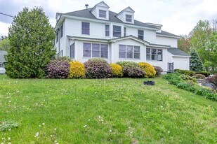 29 Center St in Goffstown, NH - Building Photo