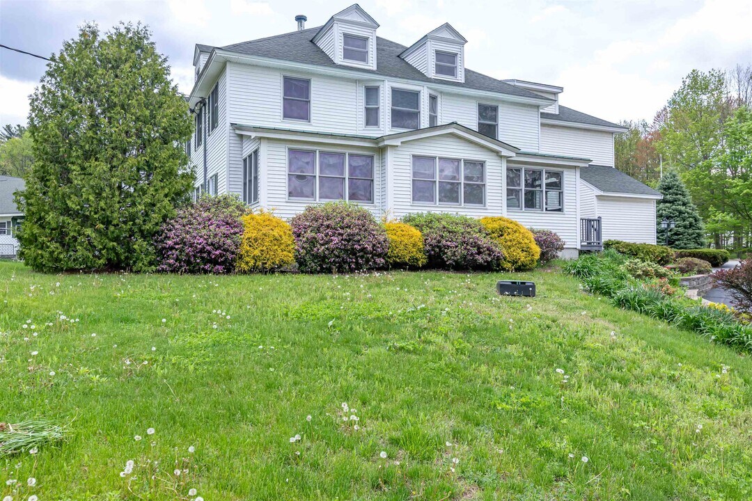 29 Center St in Goffstown, NH - Building Photo