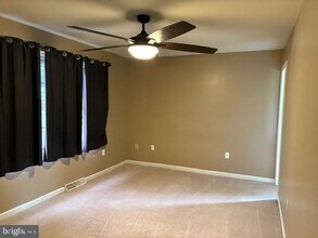 27 Quinter Ln in Temple, PA - Building Photo - Building Photo