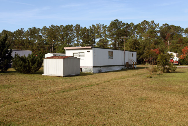 Cedar Grove Mobile Home Park in Rocky Point, NC - Building Photo - Building Photo