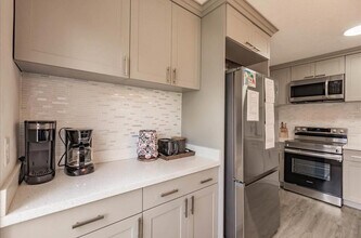 422 Phippen Waiters Rd in Dania Beach, FL - Building Photo - Building Photo