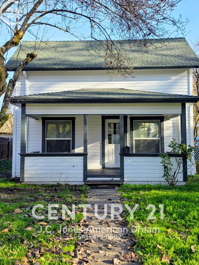 property at 805 SW 4th St