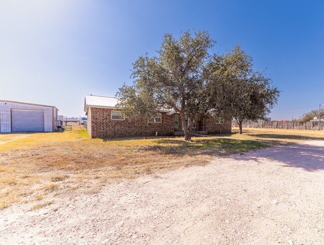 1400 E County Rd 145 in Midland, TX - Building Photo - Building Photo