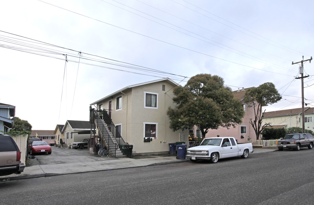 22 Brooklyn St in Watsonville, CA - Building Photo