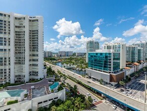16699 Collins Ave, Unit 1709 in Sunny Isles Beach, FL - Building Photo - Building Photo