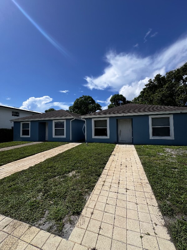 1311 Emerald Terrace in Fort Pierce, FL - Building Photo - Building Photo