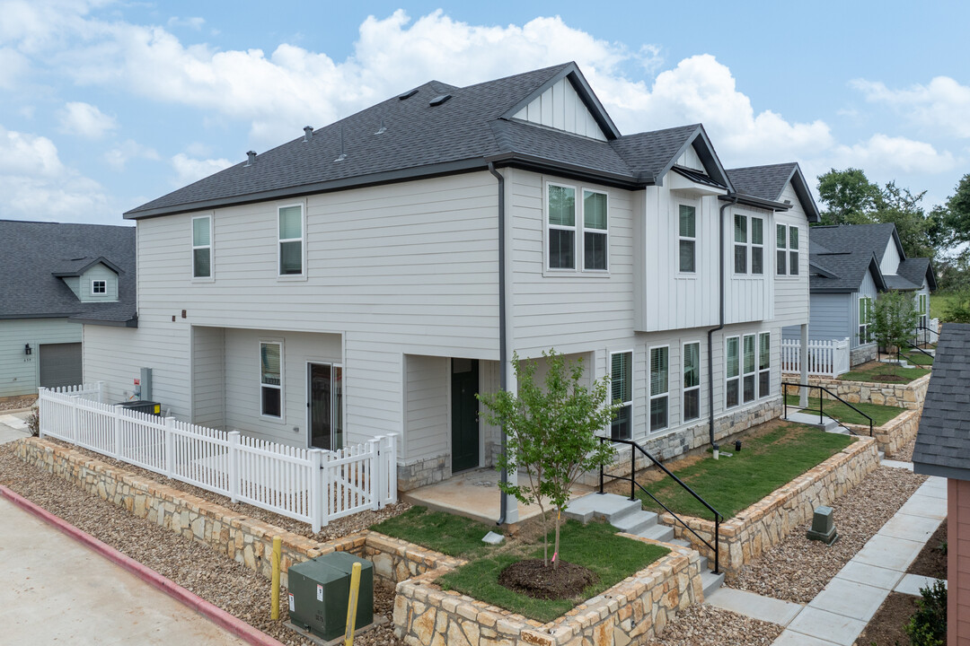 Canvas on Founders Hill in Fulshear, TX - Building Photo