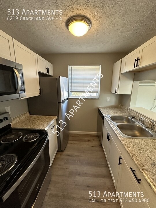 6219 Graceland Ave-Unit -4 in Cincinnati, OH - Building Photo