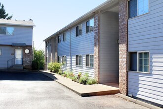 4604-4650 NE Hancock St in Portland, OR - Building Photo - Building Photo