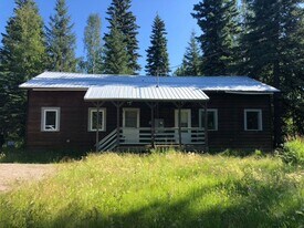 1916 Perkins Dr in Fairbanks, AK - Building Photo