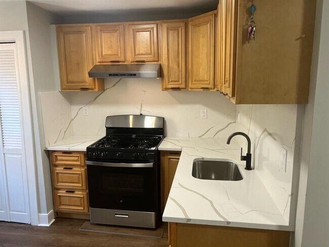434 West Side Ave in Jersey City, NJ - Building Photo - Building Photo