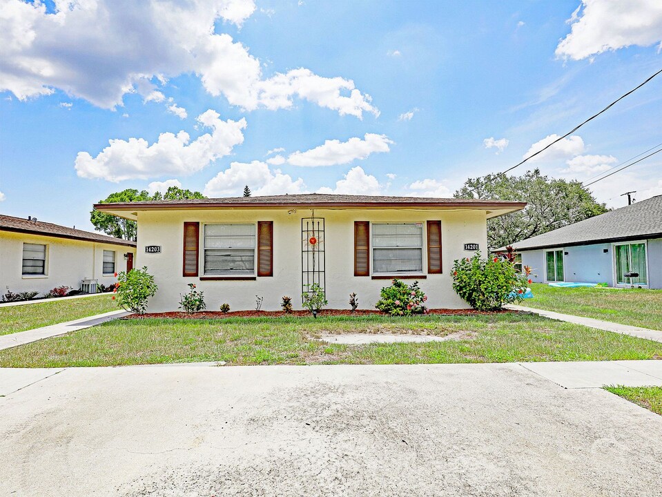 14201 Old Olga Rd in Ft. Myers, FL - Building Photo