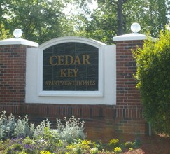 CEDAR KEY APARTMENTS in Summerville, SC - Foto de edificio - Building Photo