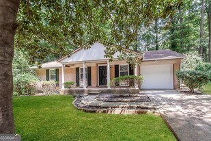 6490 Port a Prince Dr in Forest Park, GA - Building Photo