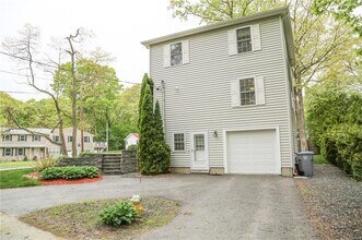 303 Reservoir Ave in Lincoln, RI - Building Photo - Building Photo