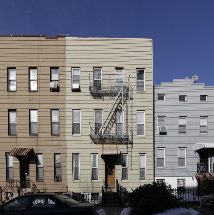 109 Java St in Brooklyn, NY - Building Photo