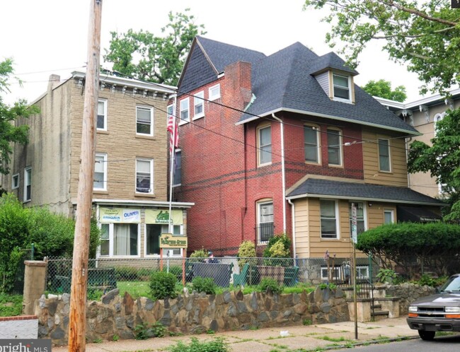 3209-3211 Baring St in Philadelphia, PA - Building Photo - Primary Photo