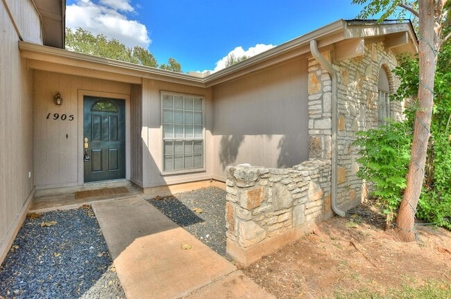 property at 1905 Thornton Ln