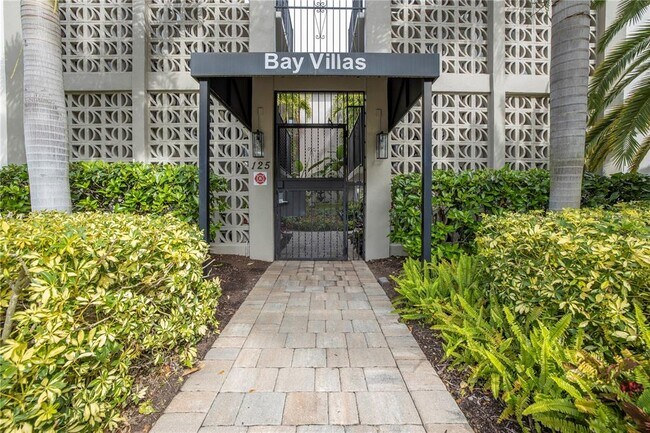 125 5th Ave NE in St. Petersburg, FL - Building Photo - Building Photo