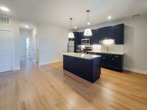 2020 W Montrose Ave, Unit 3A in Chicago, IL - Building Photo - Building Photo