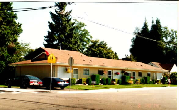 209 Dickinson Rd in Monroe, WA - Foto de edificio