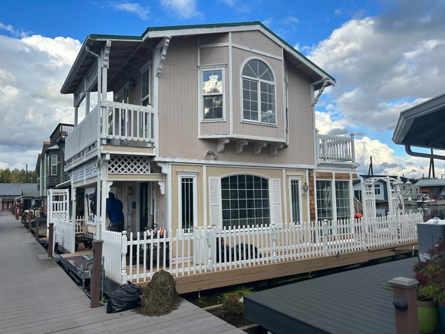 18989 NE Marine Dr in Portland, OR - Building Photo - Building Photo