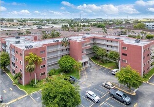 8425 NW 8th St in Miami, FL - Building Photo - Building Photo