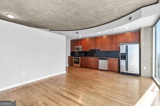 400 W Peachtree St NW, Unit 1010 in Atlanta, GA - Building Photo - Building Photo