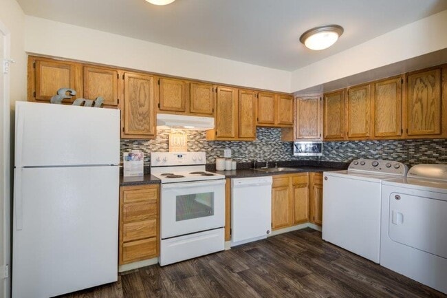 The Townhomes at Diamond Ridge in Baltimore, MD - Building Photo - Building Photo