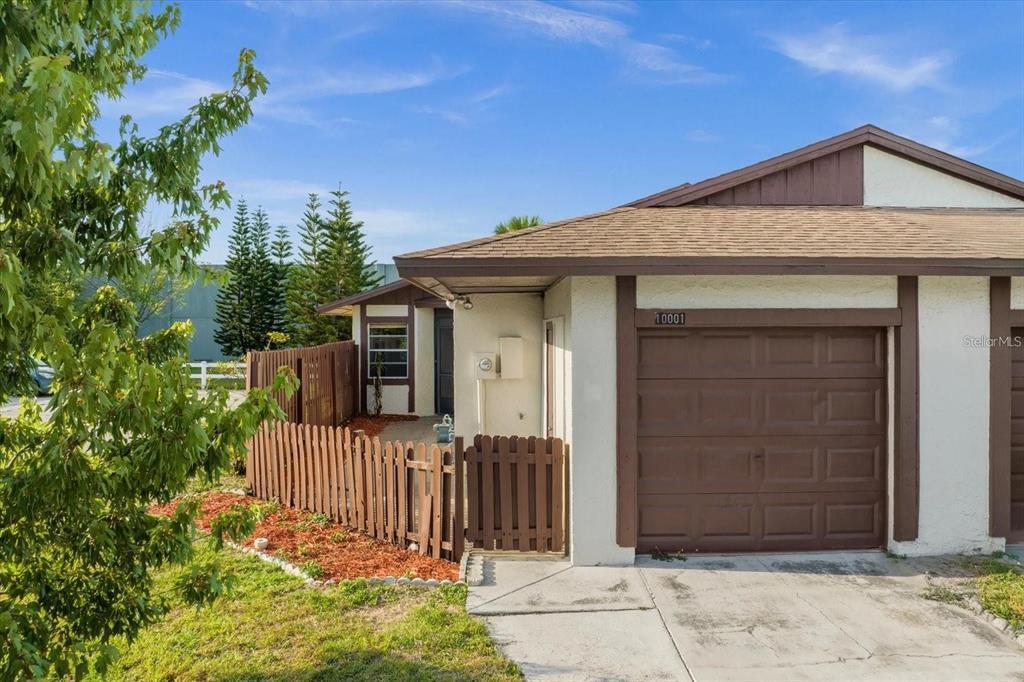 10001 Bynum Ct in Orlando, FL - Building Photo