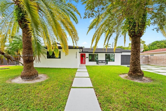 1320 SW 102nd Pl in Miami, FL - Building Photo - Building Photo
