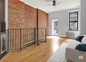 250 Mott St in New York, NY - Building Photo