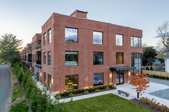 The Stationhouse in Greenwich in Old Greenwich, CT - Foto de edificio - Building Photo