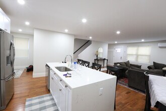 290 Riverside Ave in Medford, MA - Building Photo - Building Photo