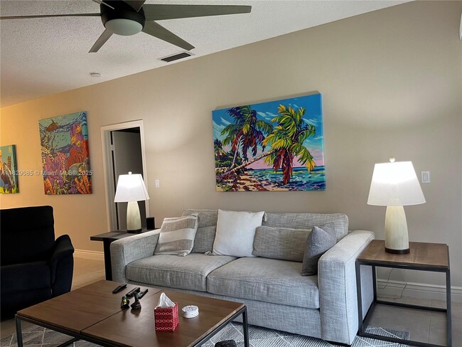 202 Old Meadow Way in Palm Beach Gardens, FL - Building Photo - Building Photo