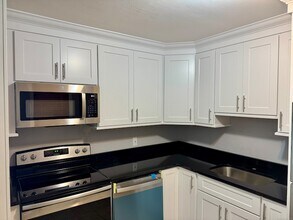 10 Norvel Rd in Norwalk, CT - Building Photo - Building Photo