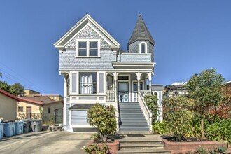 2225 Blake St in Berkeley, CA - Building Photo - Building Photo