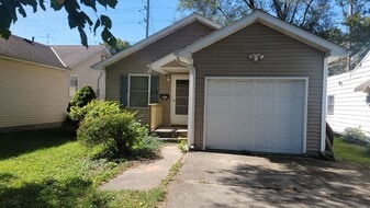 1227 N Daniels Ave in Springfield, IL - Building Photo