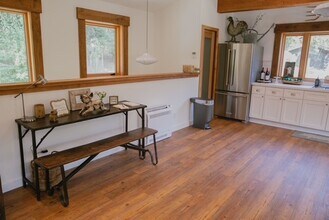 1205 Country Club Dr in Ojai, CA - Building Photo - Building Photo