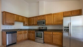 1555 Blue Point Ave in Naples, FL - Building Photo