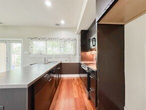 68 Meadow Lea Dr in Houston, TX - Building Photo - Building Photo