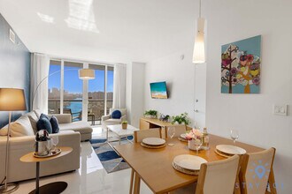 2602 E Hallandale Beach Blvd in Hallandale Beach, FL - Building Photo - Building Photo