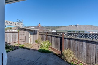 206 Carmelo Ln in South San Francisco, CA - Building Photo - Building Photo