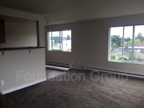 2405 NW 65th St in Seattle, WA - Building Photo - Building Photo