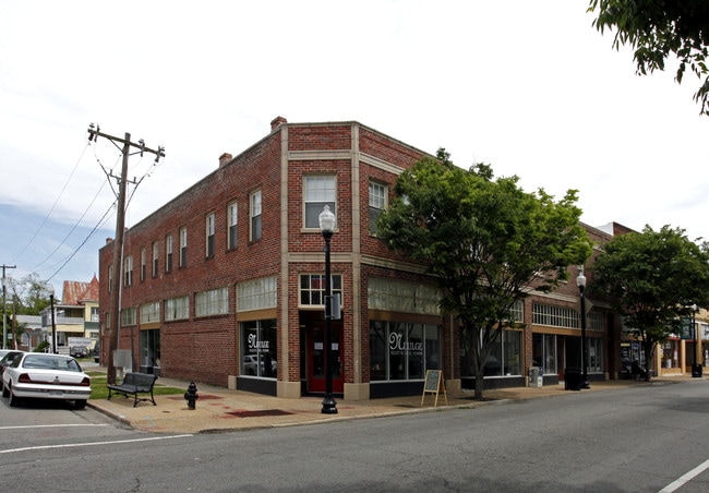 200-208 E Washington St