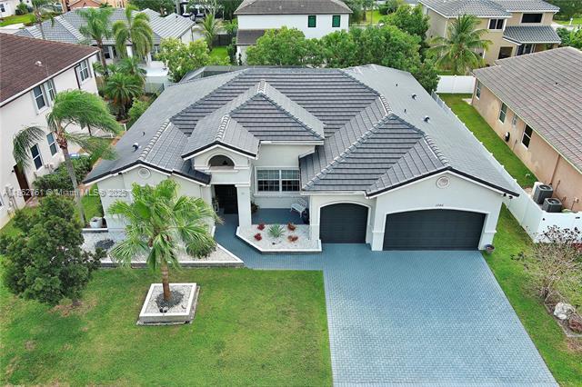 1046 SW 159th Way in Pembroke Pines, FL - Building Photo - Building Photo