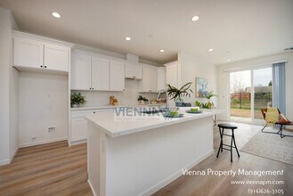 551 Fox Hunt Wy in Rio Linda, CA - Building Photo - Building Photo