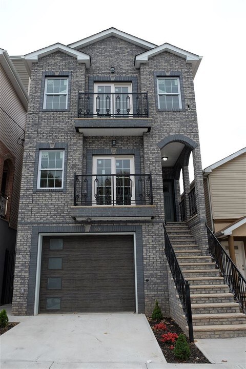 83 Pamrapo Ave-Unit -1 in Jersey City, NJ - Building Photo